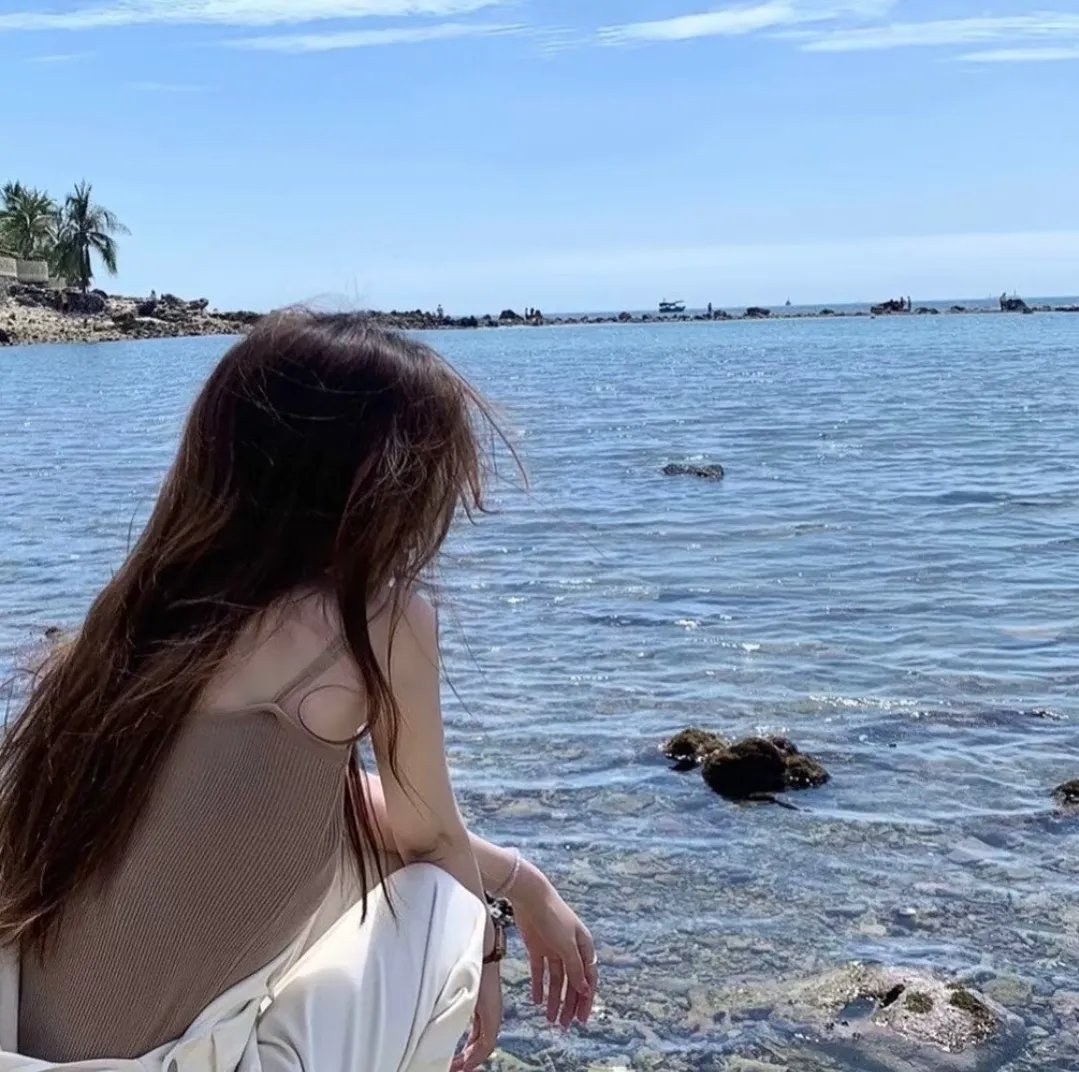 战火中的花蕾